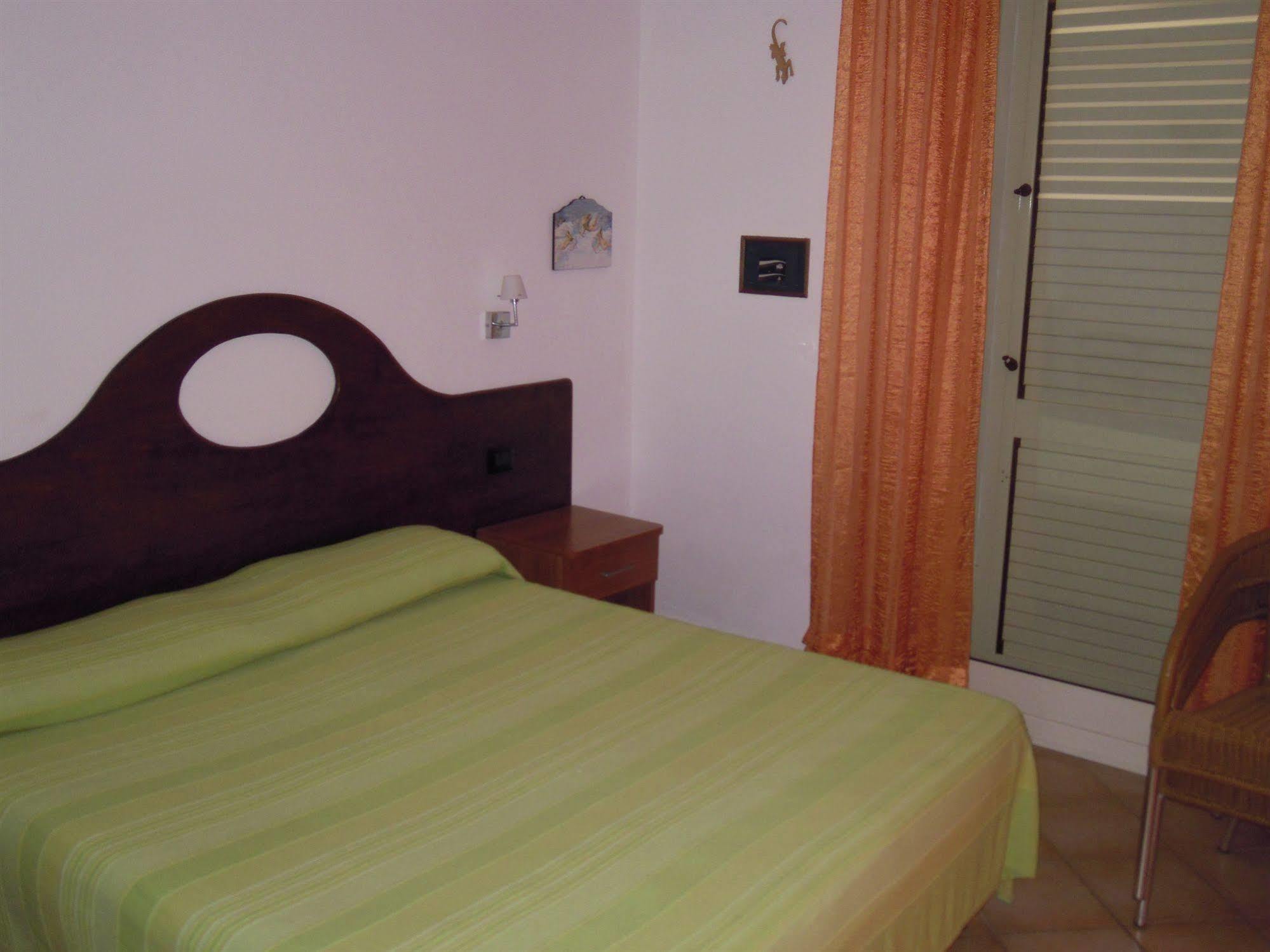Hotel Vistamare à Alliste Extérieur photo